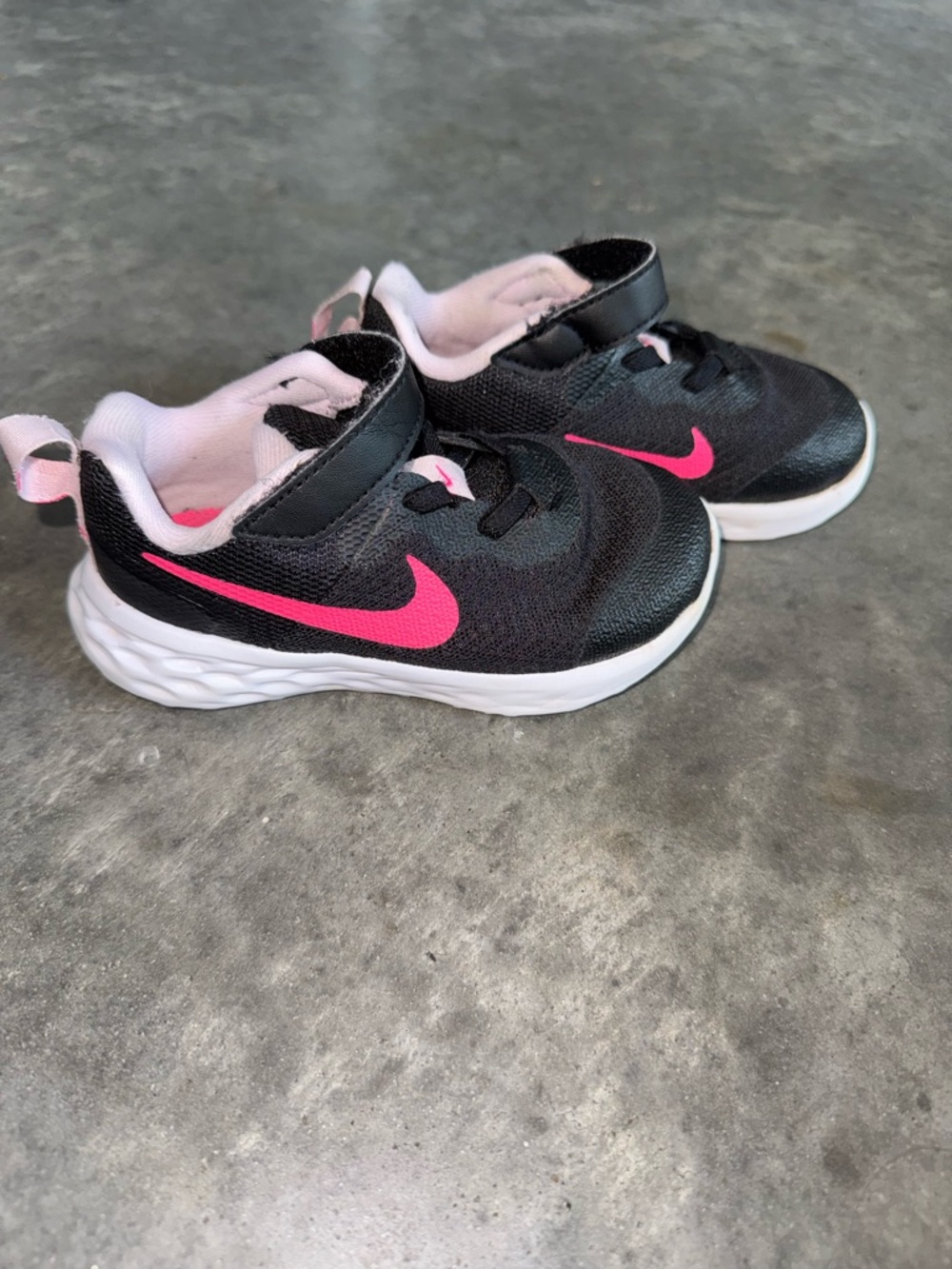 Nike Black and pink Sneakers